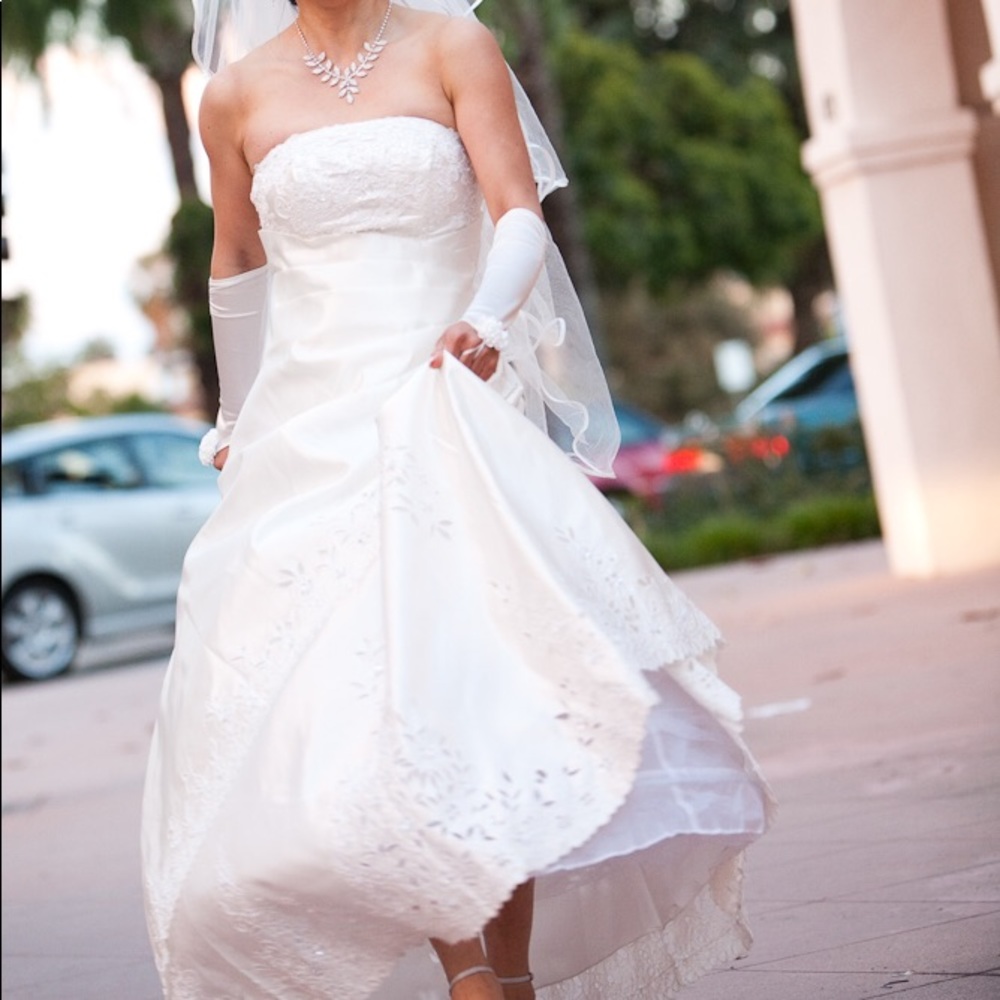 White Bride Wedding Dress